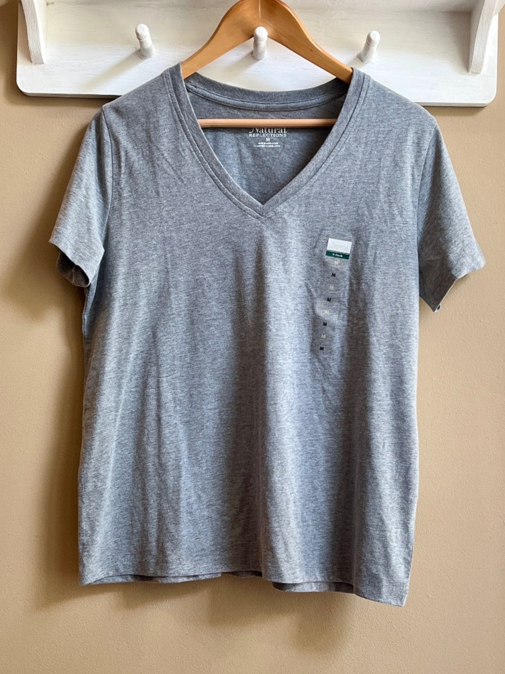 NWT Natural Reflections Gray V-Neck Short Sleeve Tee - Size M